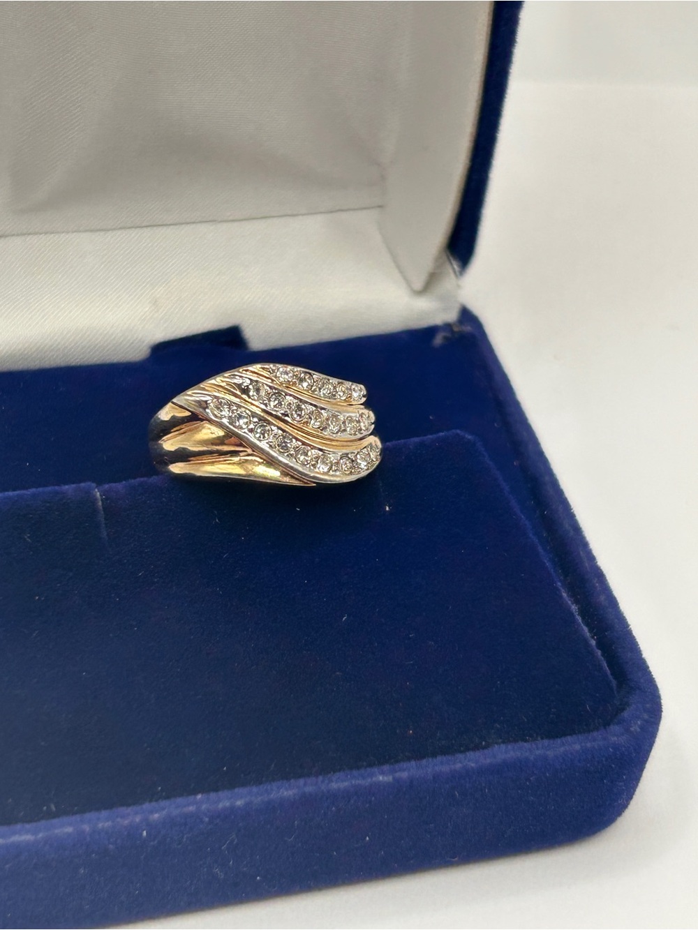 Vintage 18k GE Gold and Silver Wave Crystal Band Ring Sz 7.5 Womens - Picture 2 of 11